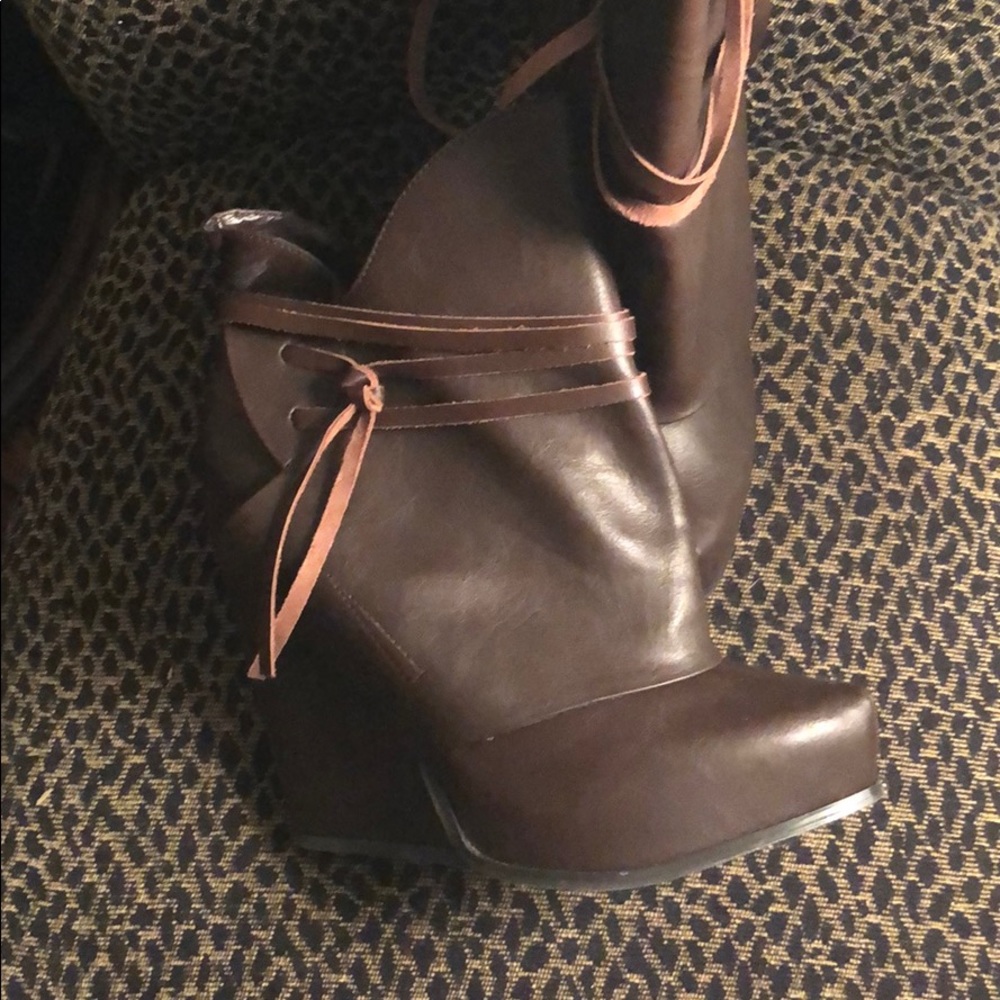 Shoes - Picture 2 of 3